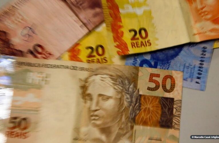 Sem aumento real: Governo reduz para R$ 1.067 proposta de salário mínimo