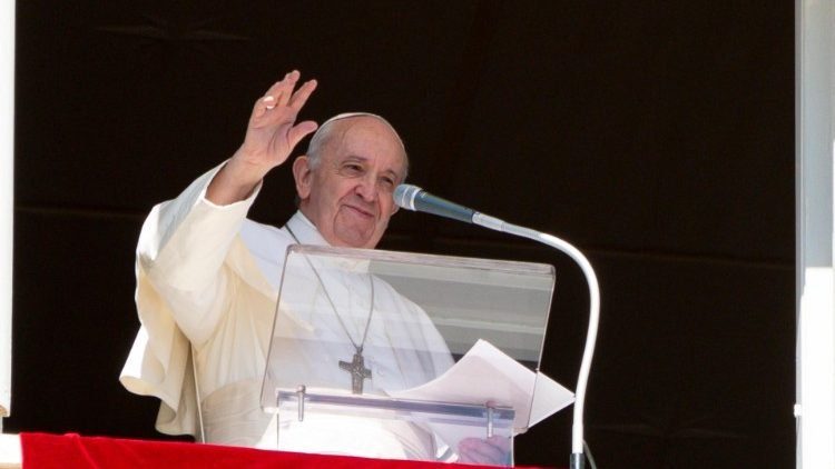 Papa condena ataque “selvagem” a uma igreja na França