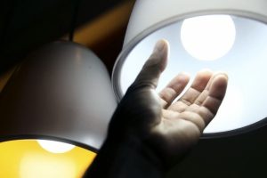 Conta de luz ficará 3,3% mais cara para pagar R$ 30 bilhões a fundo do setor elétrico