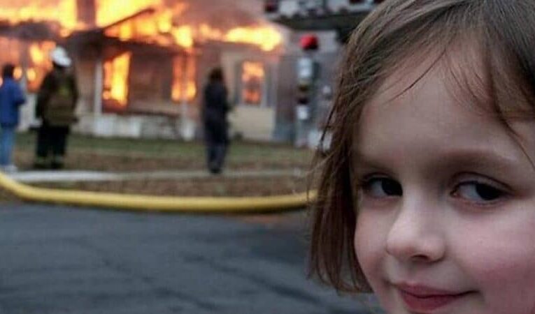Meme de garota em frente a um incêndio é vendido por US$ 473 mil