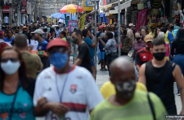 População brasileira começará a diminuir em 2042, diz IBGE