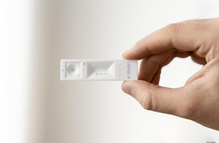 Anvisa autoriza o primeiro autoteste de covid-19 que faz uso da saliva