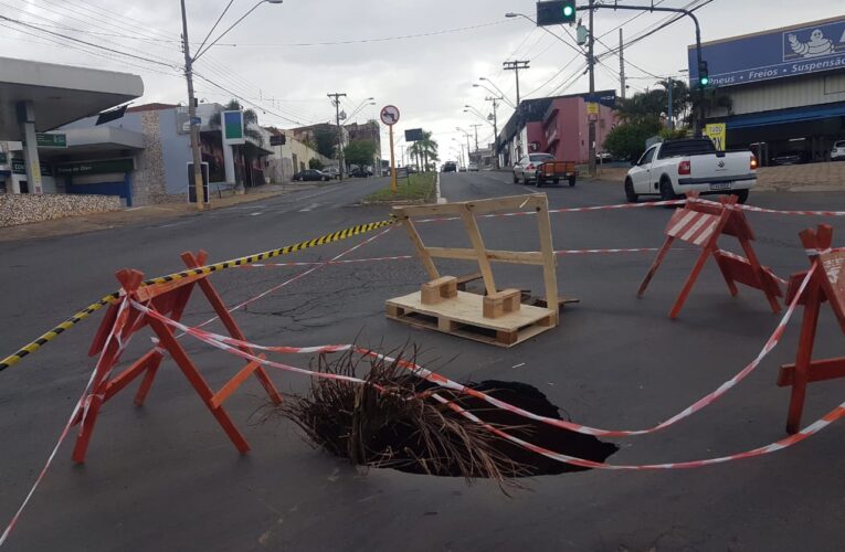 Após afundamento, Avenida Rodrigues Alves tem interdições na região da Cardia