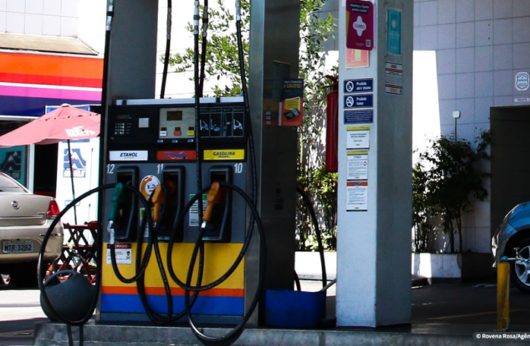 Petrobras reduz em R$ 0,15 o litro da gasolina para distribuidoras
