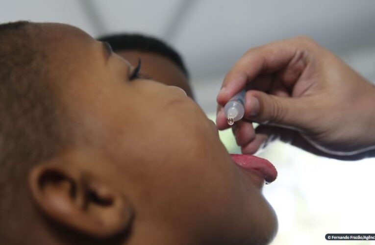 SP inicia campanha de vacinação contra a paralisia infantil