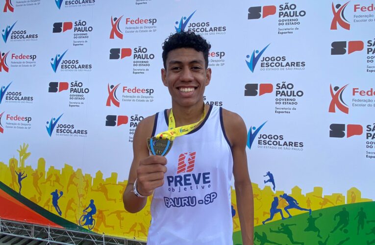 Atleta Vinicius Moraes da ABDA é campeão dos 800m na final dos Jogos Escolares de SP