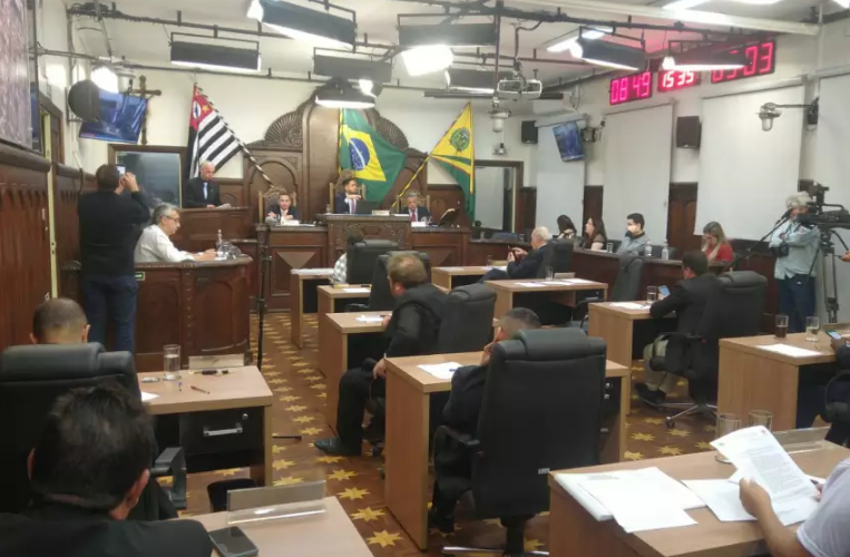 Câmara aprova projeto que autoriza plenário a derrubar regime de urgência das pautas