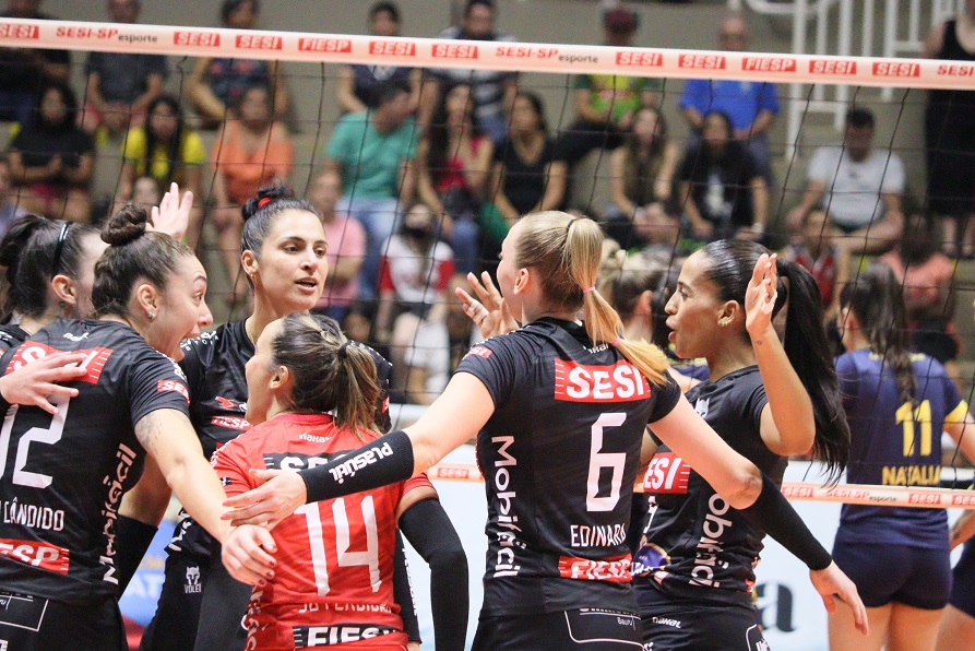 Vôlei Renata derrota Sesi-SP em casa e é campeão paulista