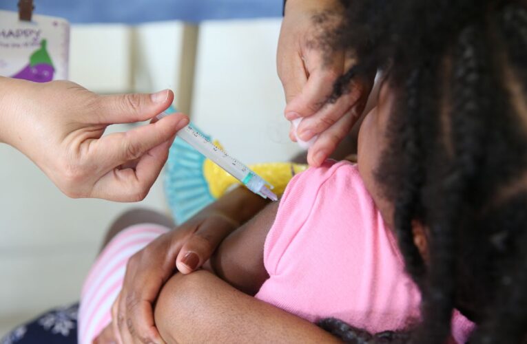 Vacinação contra Covid volta a ser agendada para crianças de até 4 anos