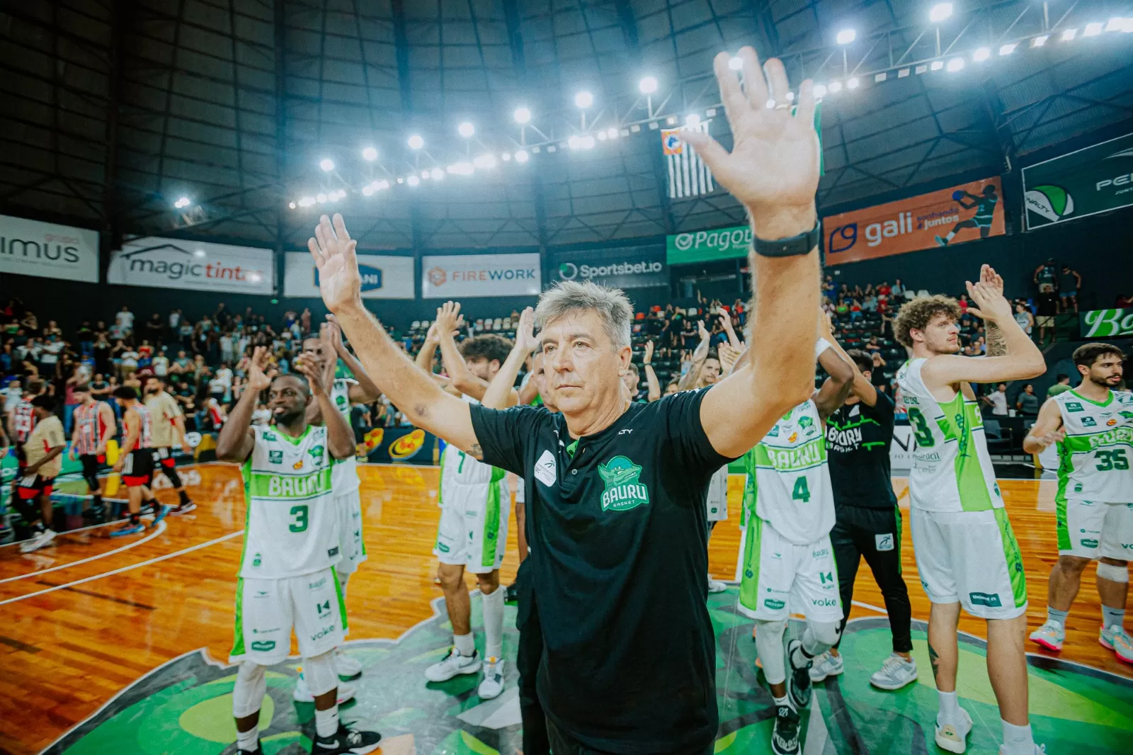 O melhor game-winner da história do basquete aconteceu no Brasil