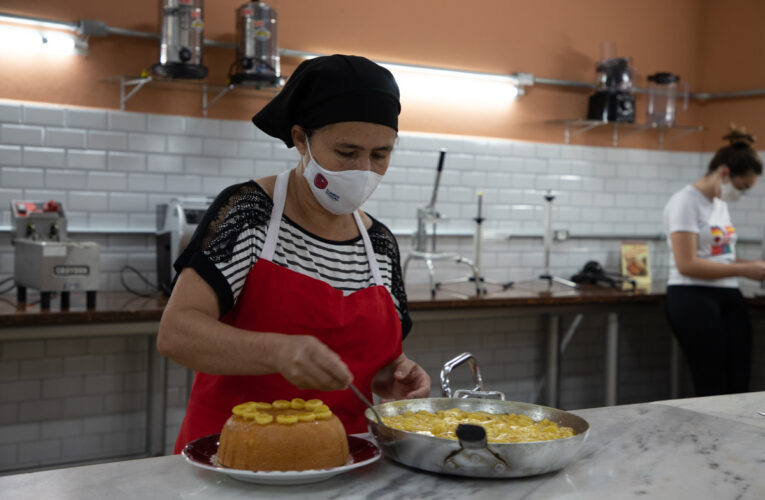 Curso gratuito de gastronomia tradicional brasileira abre inscrições em Bauru