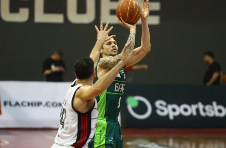 Bauru Basket recebe o Flamengo para tentar empatar a semifinal do NBB