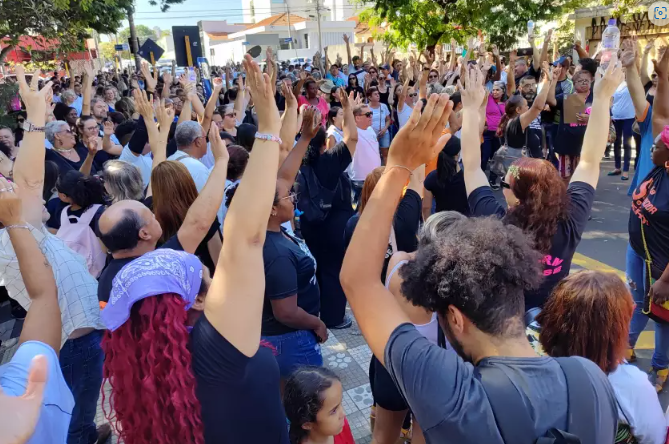 Servidores de Bauru decidem fazer greve por tempo indeterminado