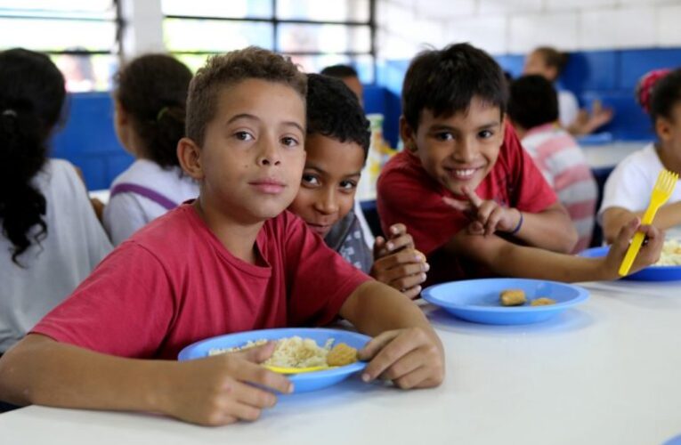 Escolas estaduais oferecerão almoço aos alunos durante férias de julho