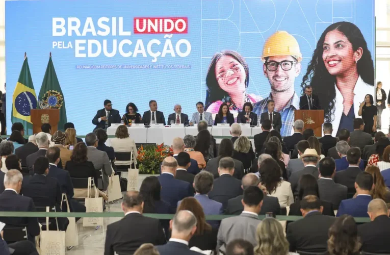 Governo anuncia R$ 5,5 bi para obras universitárias