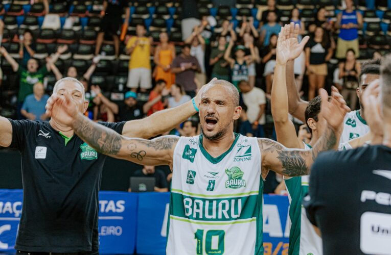 Bauru Basket renova contrato com Alex Garcia por mais uma temporada