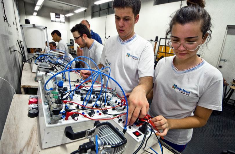 SP vai contratar cerca de 3 mil profissionais em escolas técnicas