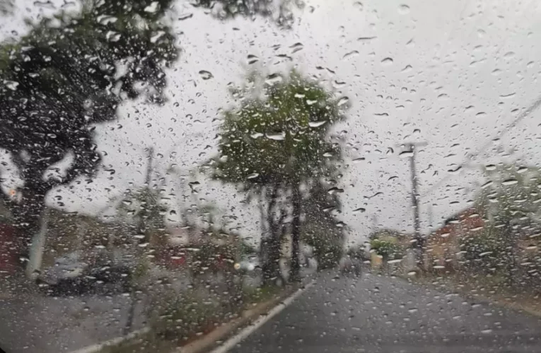 Semana começa com chuva e aumento da umidade do ar em Bauru