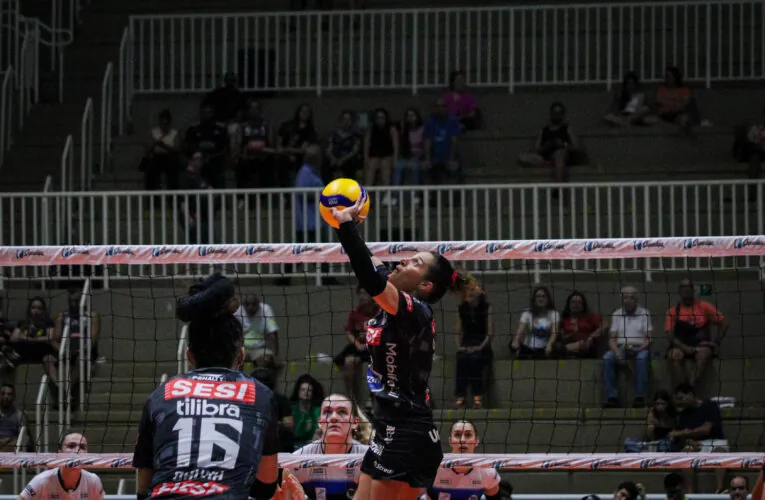 Sesi Vôlei Bauru é superado no tie break pelo EC Pinheiros