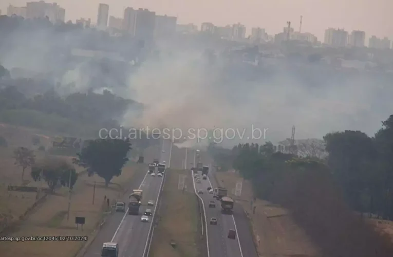 Incêndio leva fumaça para a rodovia Marechal Rondon em Bauru